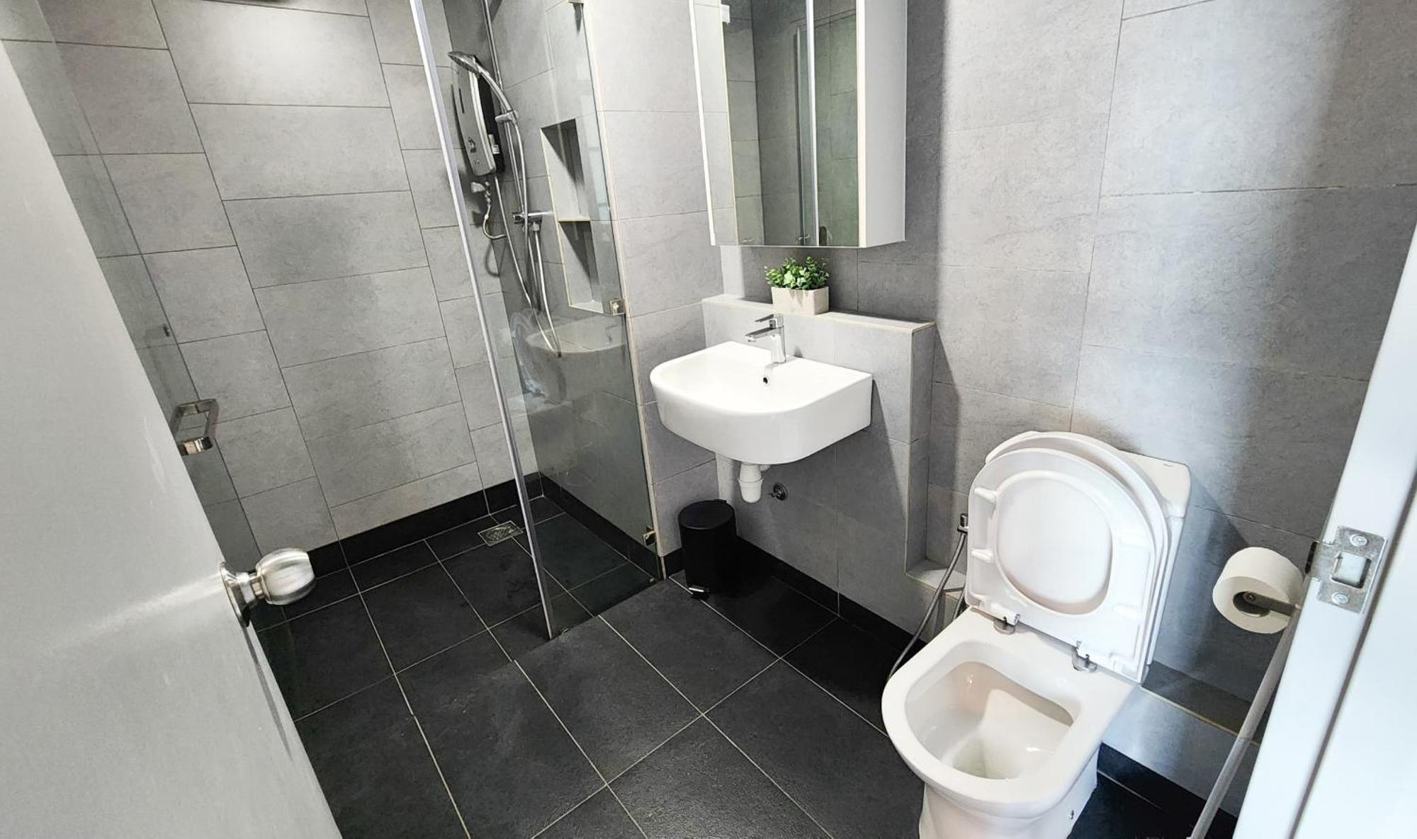 Apartment Upper Floor View With Jesselton Quay Near Suria Sabah & Jesselton Point